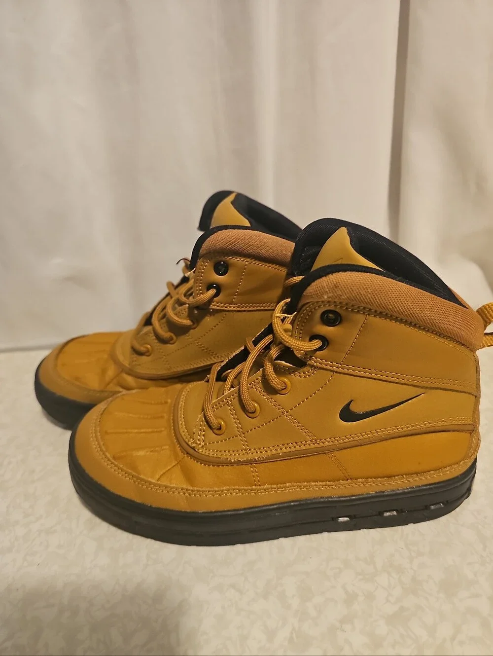 Nike Kids Wheat Brown High-Top Boots with Black Accent Sz. 3Y